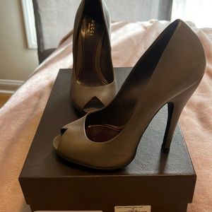 Gucci tan leather heels peep toe size 38 ( 8 US)
